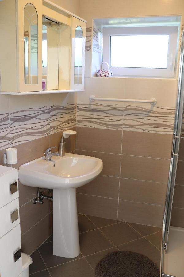 an Amazing Studio Apartment Premantura Bagian luar foto